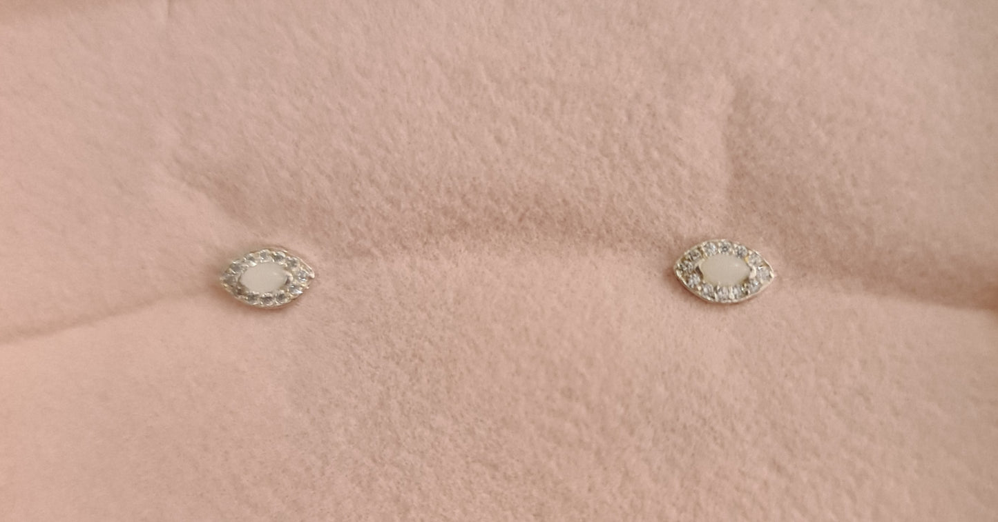 Evil Eye silver stud by By Charlotte