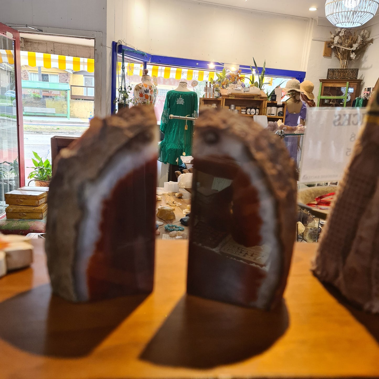 Agate - Geodes, Bookends & Slices