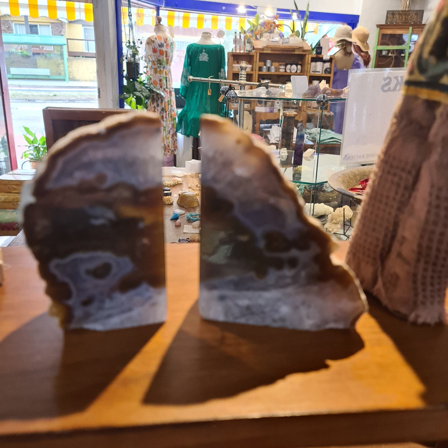 Agate - Geodes, Bookends & Slices