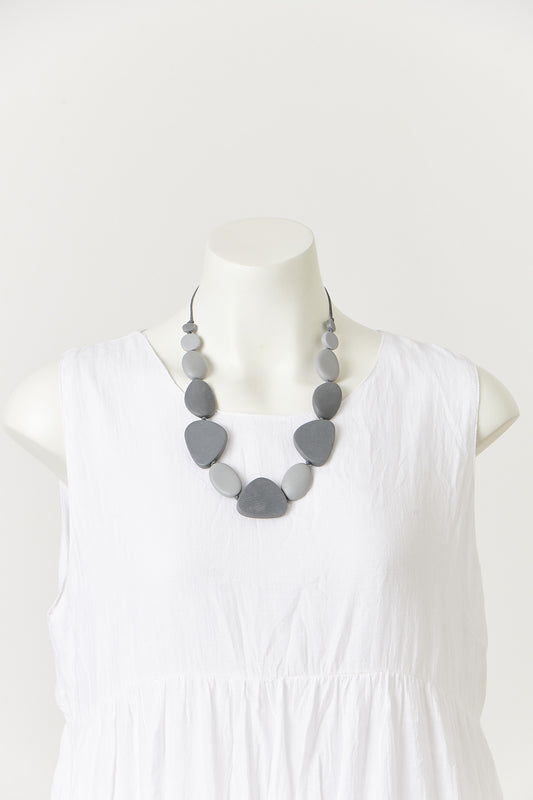 Adjustable beaded necklace in Steel by Namastai