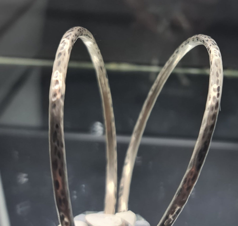 Tesorito silver textured bangle